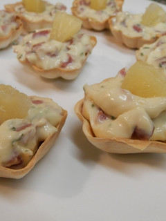 Una foto de Tartaletas rellenas de crema de quesitos con jamón