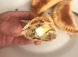 Una foto de Empanadas de carne con arroz (andinas)