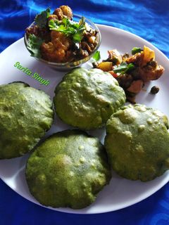 पालक पूरी(Palak puri recipe in hindi) रेसिपी मुख्य फोटो