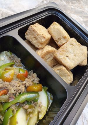 A picture of Awara with minced meat sauce.