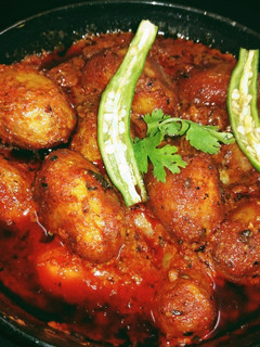 कश्मीरी दम आलू (kashmiri dum aloo recipe in Hindi) रेसिपी मुख्य फोटो