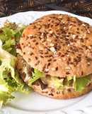 Burger Nguyên Cám Kẹp Ức Gà & Hummus