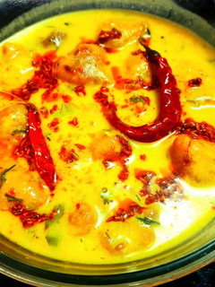राजस्थानी पकौड़ा कढ़ी (Rajasthani Pakoda Kadhi recipe in hindi) रेसिपी मुख्य फोटो