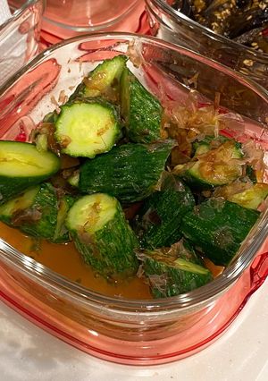Gambar Japanese side dish - Smashed cucumber with Umeboshi and katsuobushi🥒 🇯🇵