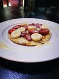 Panquecas con frutas y leche condensada