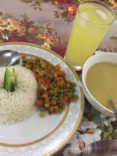 صورة لوصفة رز أبيض مع خضار سوتيه وشوربة بطاطا