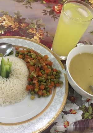 صورة لوصفة رز أبيض مع خضار سوتيه وشوربة بطاطا