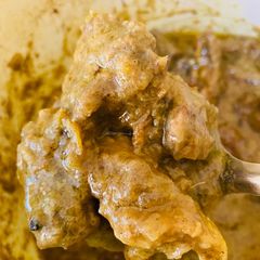 A picture of Beef Korma (in a Dutch oven).