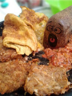 Foto resep Tempe Penyet + telur dadar Sambal terasi