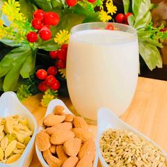 A picture of Almond Milk 🥛.