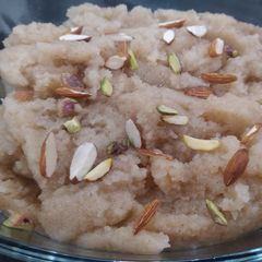 A picture of Sooji ka halwa.