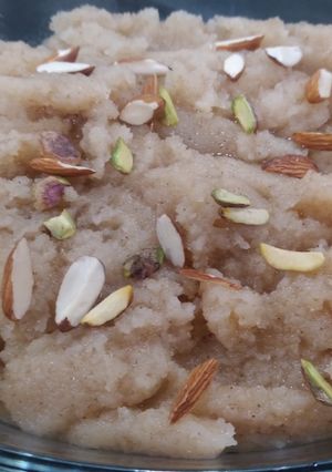 A picture of Sooji ka halwa.