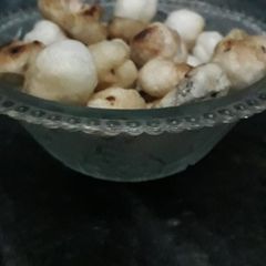 A picture of Phul makhana.
