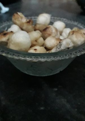 A picture of Phul makhana.