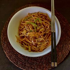 A picture of Chicken Mushroom Chowmein.