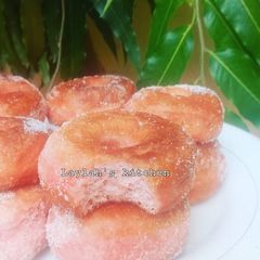 A picture of Strawberry flavoured Donut.