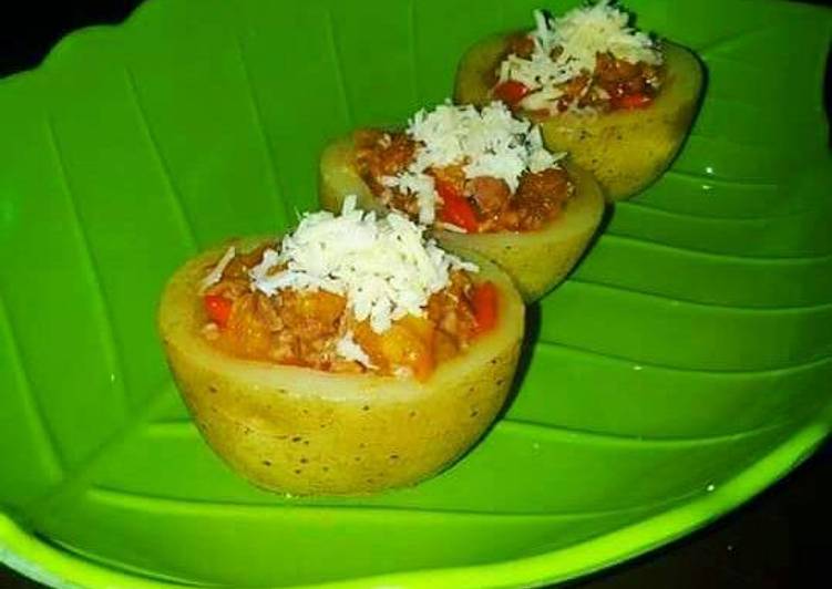 Steamed kentang saus daging