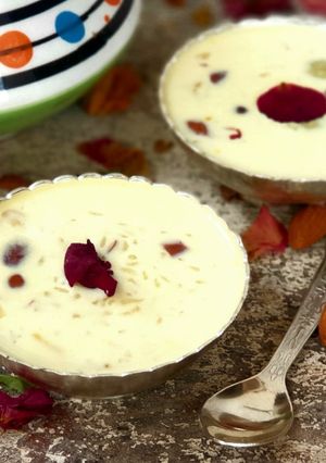बचें हुए चावल की बादामी - खीर (chawal badami kheer recipe in hindi) रेसिपी मुख्य फोटो