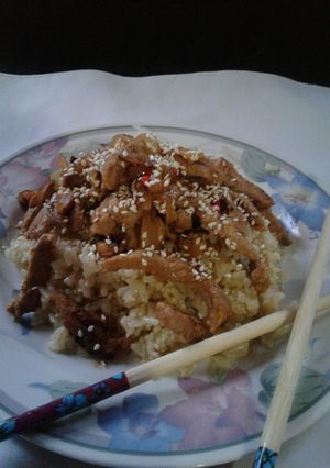 Una foto de Carne al wok con arroz integral