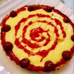 Mango custard in baked tart with caramel sauce A picture of Mango custard in baked tart with caramel sauce.
