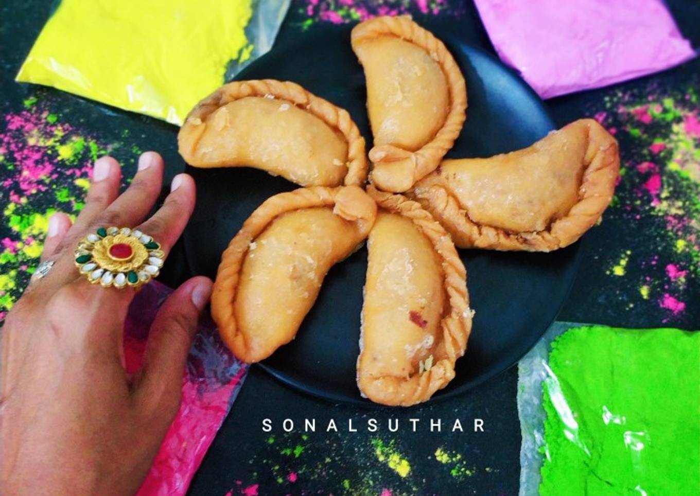 Mava Gujiya