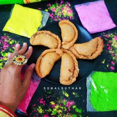 A picture of Mava Gujiya.