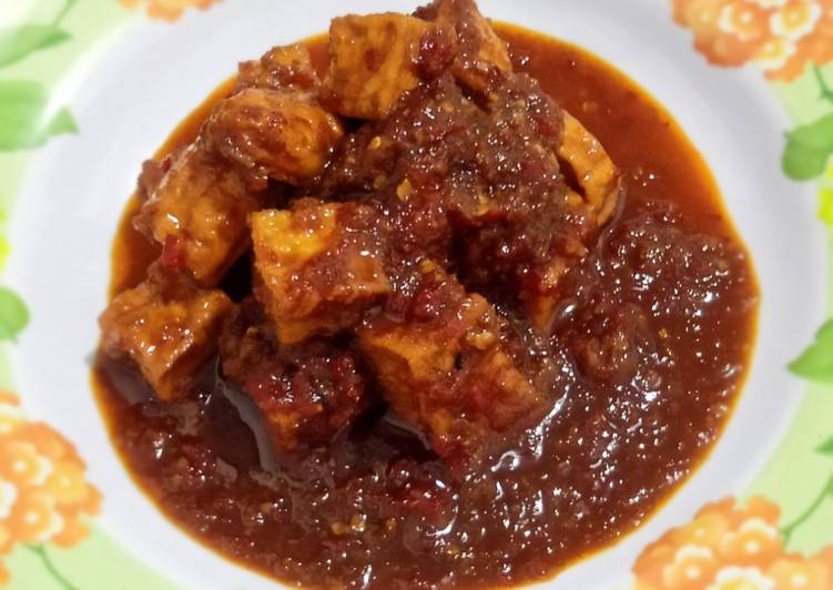 Bagaimana Menyiapkan Sambal tahu manis asam pedes yang Bisa Manjain Lidah