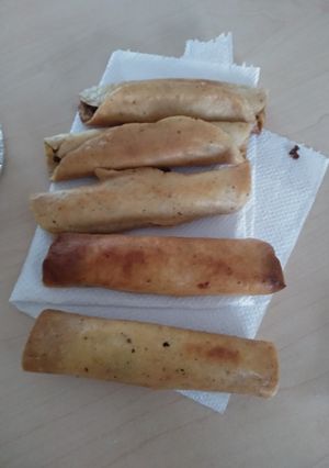 Una foto de Tacos dorados de requesón