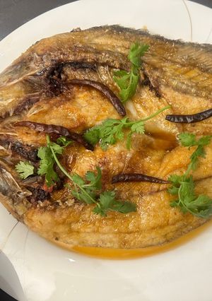 A picture of Pla Krapong Tod Nam Pla - Fried Sea Bass with Mango Salad - Woowwwweeeee - Amazing - Enjoy :P.