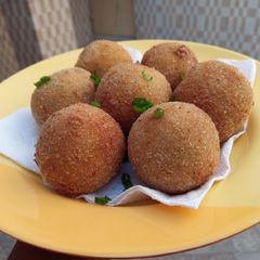 A picture of Chicken yam balls.
