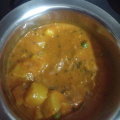 A picture of Aloo matar curry.