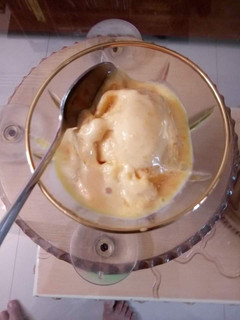 A picture of Mango ice cream.