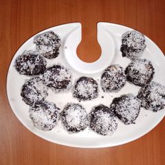 Healthy banana chocolate bites🍌🍫🥥🥜 A picture of Healthy banana chocolate bites🍌🍫🥥🥜.