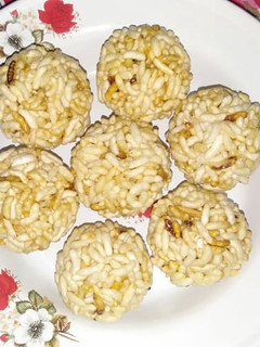 मुरमुरे लाडू (murmure ladoo recipe in marathi) रेसिपी चे मुख्य फोटो