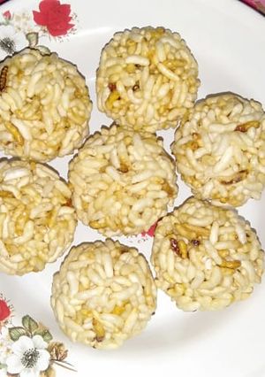 मुरमुरे लाडू (murmure ladoo recipe in marathi) रेसिपी चे मुख्य फोटो