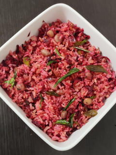 பீட்ரூட், வேர்க்கடலை சாதம் (Beetroot Groundnut rice) (Beetroot verkadalai saatham recipe in tamil) செய்முறை முக்கிய புகைப்படம்