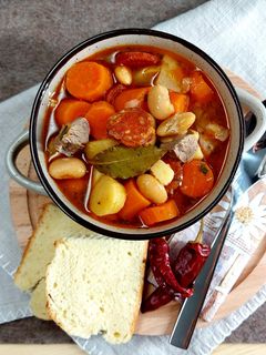 🥘Ungarische Gulaschsuppe mit Bohnen Rezepthauptbild