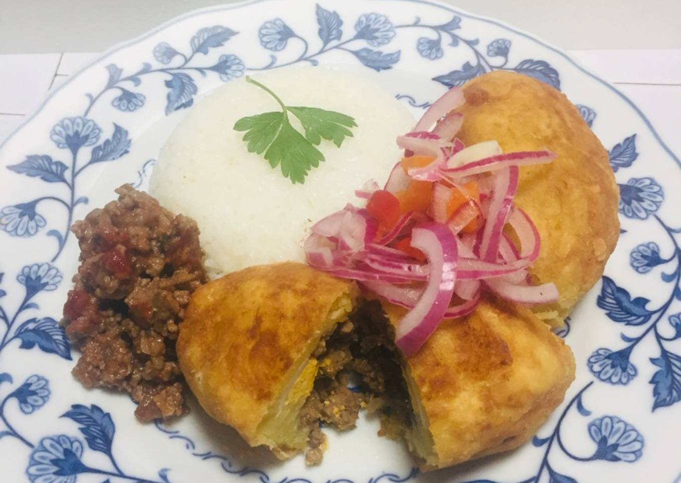 Papa Rellena de Yuca con carne molida!