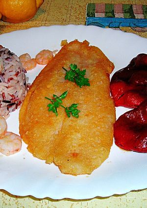 Foto principal de Lenguado rebozado con arroz salvaje y pimientos asados