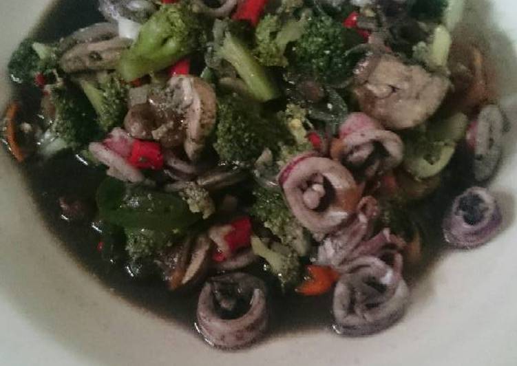 Resep Tumis brokoli, cumi &amp; jamur, Enak