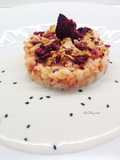 Tartare di gamberi con crema di mandorle e chips di patate e barbabietola