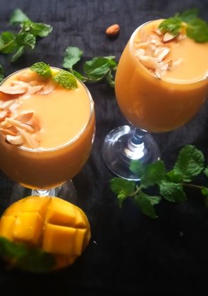 A picture of Mango Almond Smoothie.