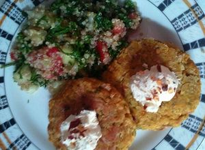 Una foto de Falafel al curry con almendras