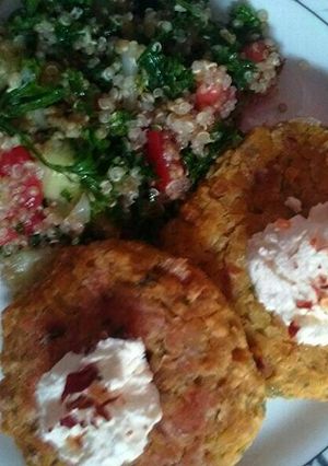 Una foto de Falafel al curry con almendras
