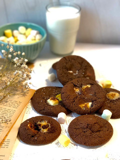 A picture of Ragi Marshmallow cookies.