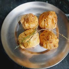 A picture of Fried rava modak.