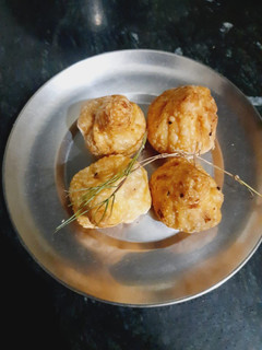 A picture of Fried rava modak.