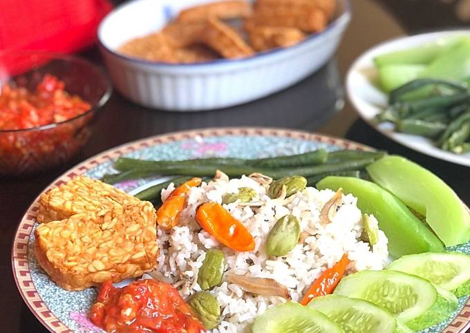 Cara Bikin Nasi Liwet Teri Pete Rice Cooker, Menggugah Selera