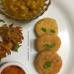 A picture of Aloo tikki.