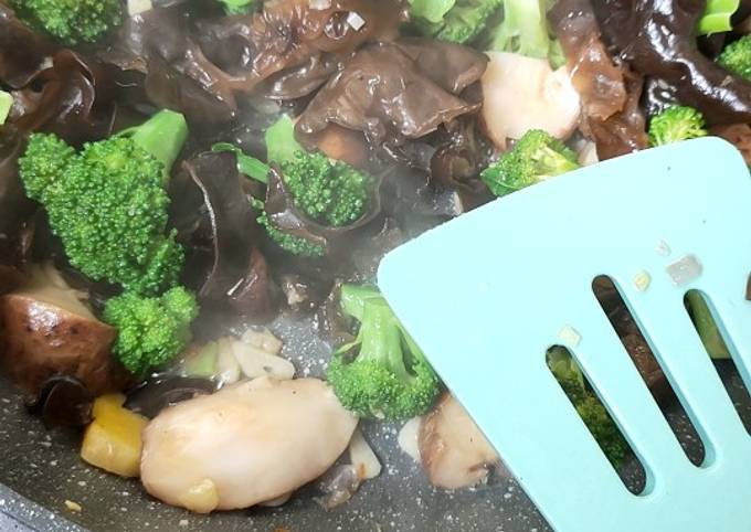 Tumis brokoli jamur saus tiram